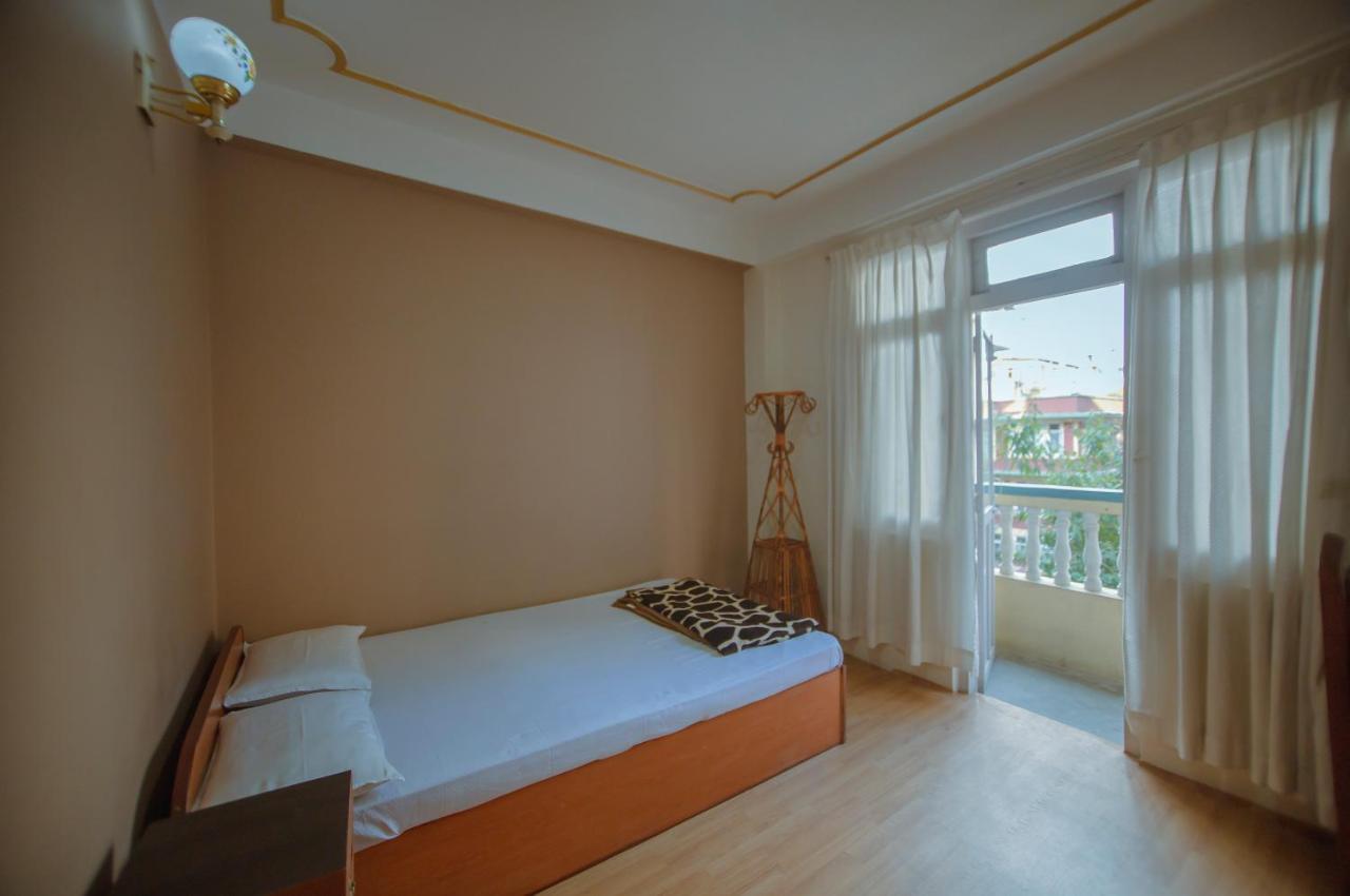 Hotel Triratna Катманду Екстер'єр фото